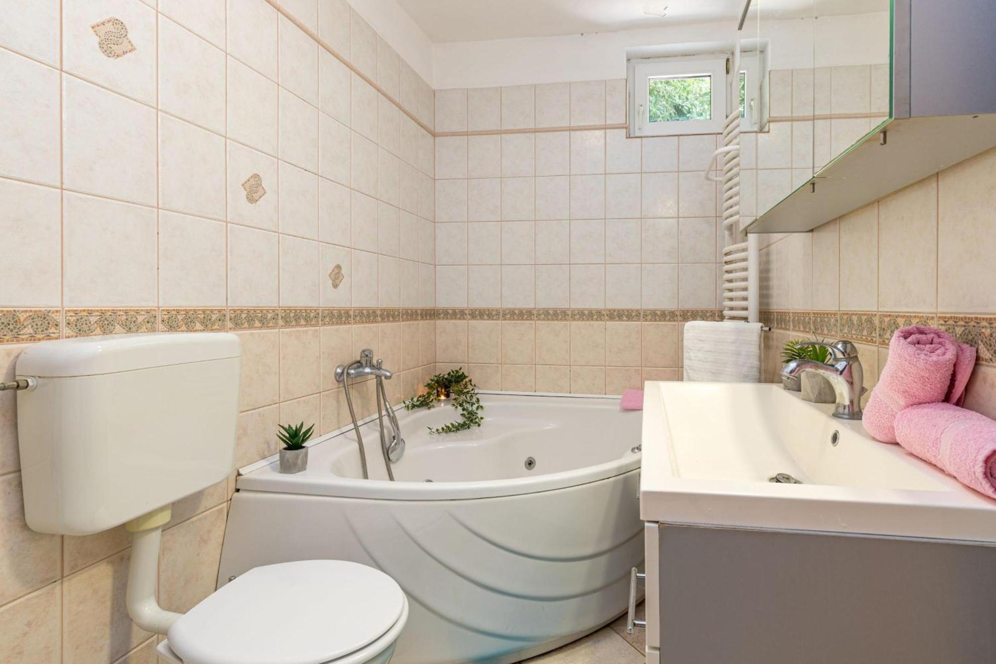 Seaview Apartment Tina Krk Island - Happy Rentals Кърк Екстериор снимка