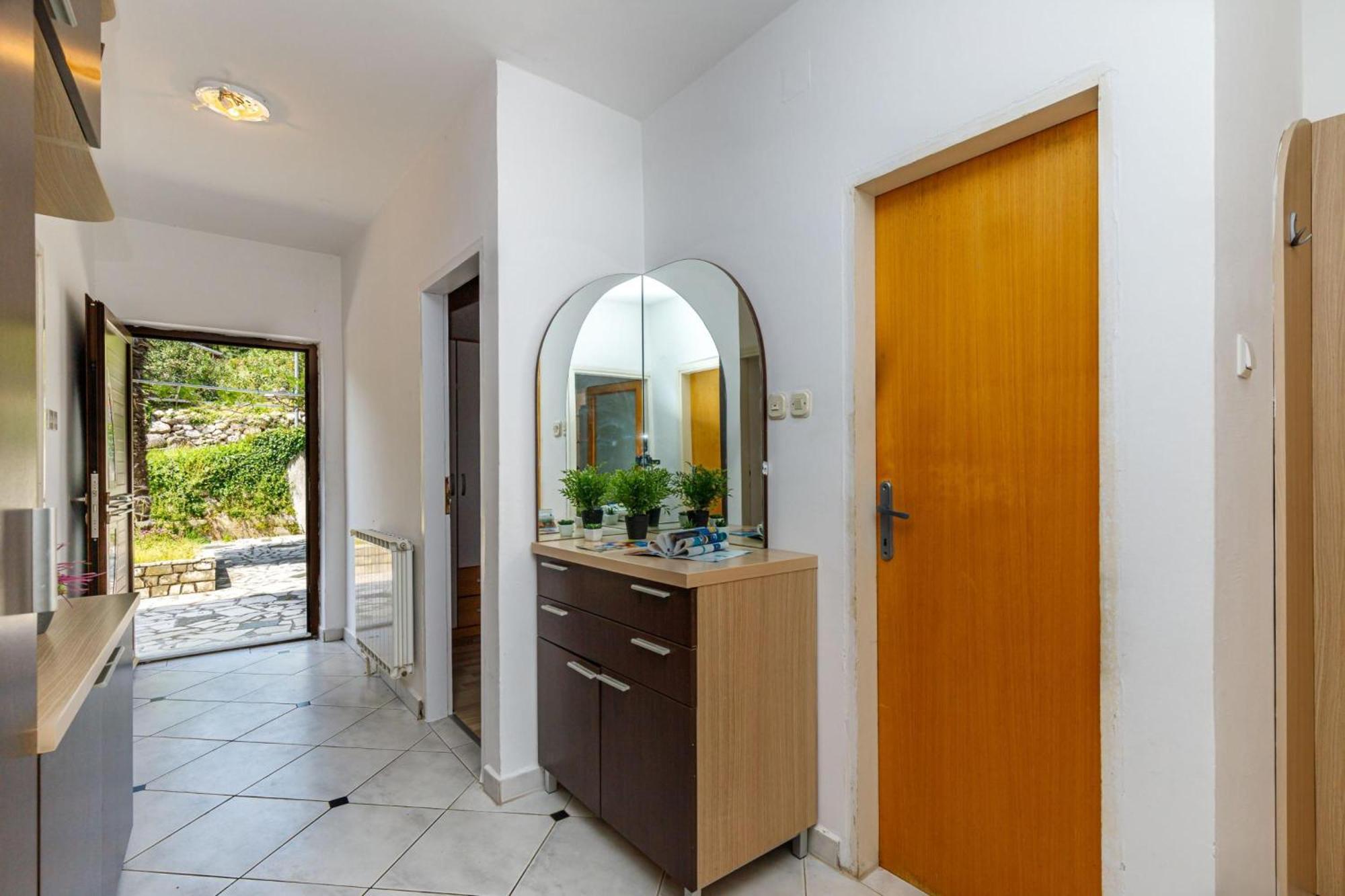 Seaview Apartment Tina Krk Island - Happy Rentals Кърк Екстериор снимка